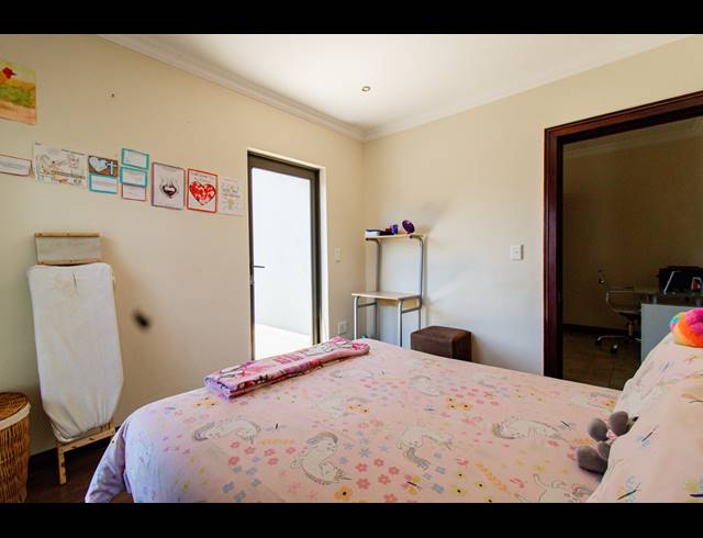 3 BEDROOM TOWNHOUSE FOR SALE IN BASSONIA